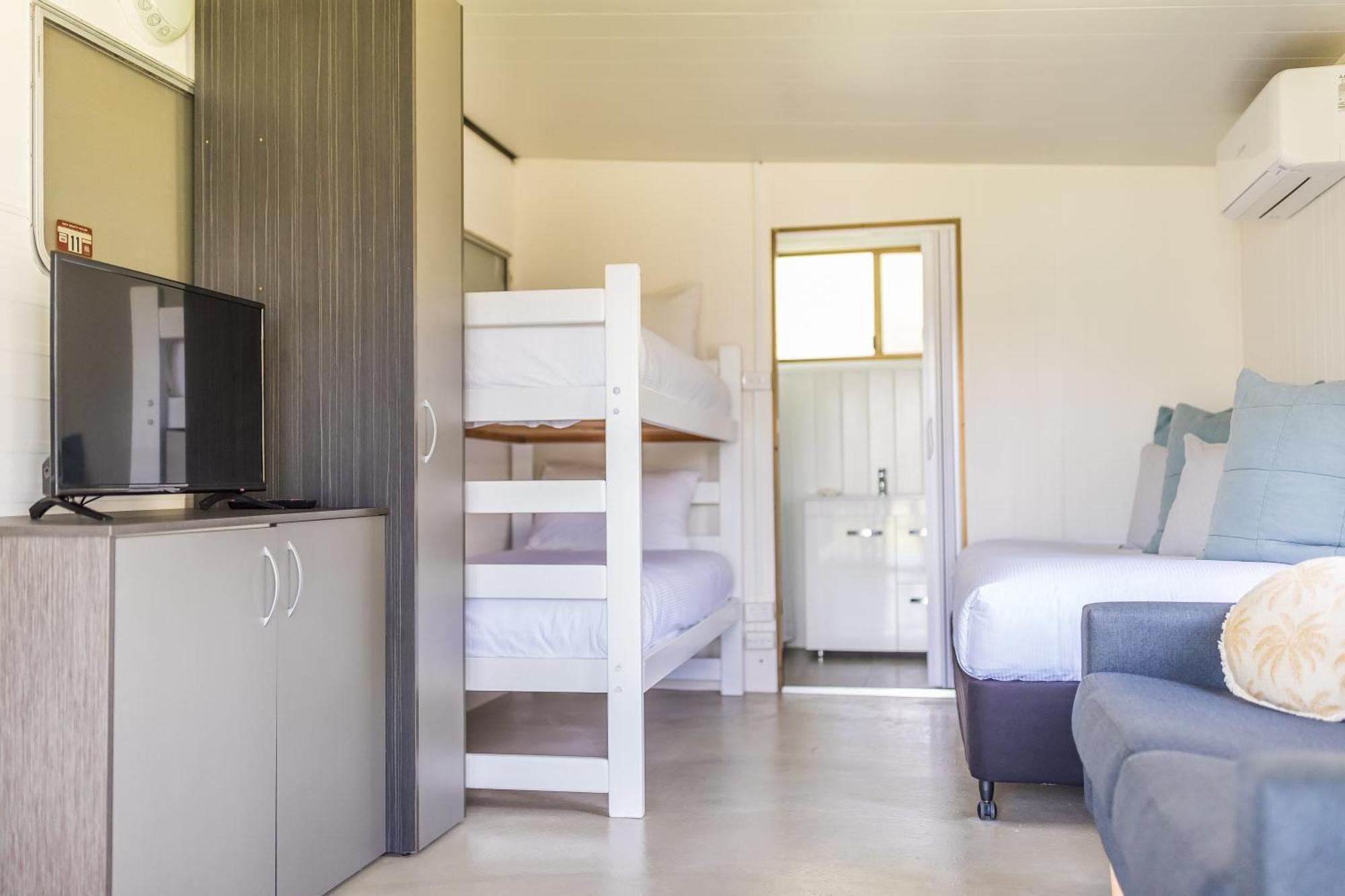Surfside Cudmirrah Beach Berrara Room photo